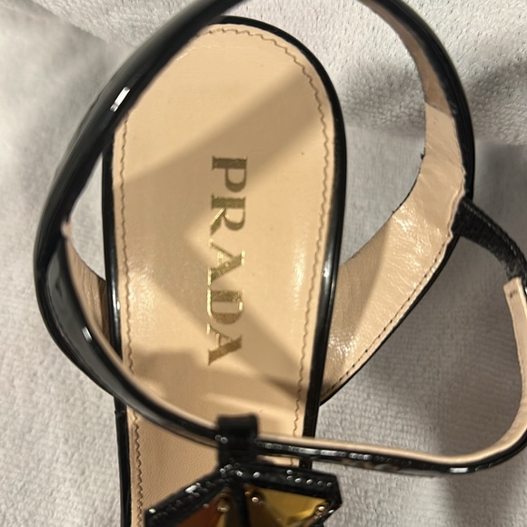 Prada- Made in Italy Taffetas Vogue Black. Heels - Picture 4 of 13